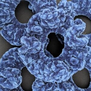 Juicy Couture Luxe Velour Sparkle Scrunchie - Regal Blue